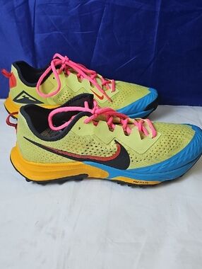 Nike Yellow 2021-22 Trail Sneakers Mens Size 12 Blue Accents CW6062-300 Pink Lac